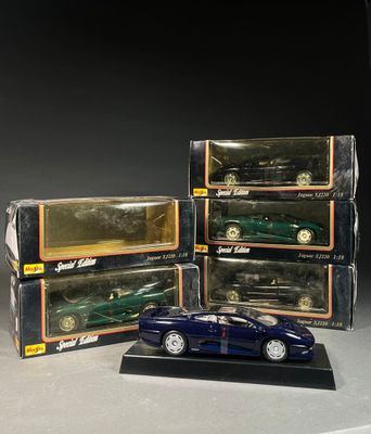 MAISTO. Lot de 5 JAGUAR XJ220 1992 1/18 (trois bleues, deux …