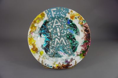 Claude BELLEGARDE (1927-2019). Assiette en porcelaine à déco…