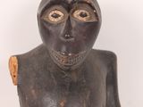 a statue of a man with a hat on his head