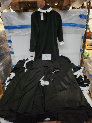 Lot de 126 robes marque La City, col blanc, articles neufs.