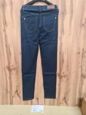 Lot de 22 jeans femme ? Denim brut coupe slim