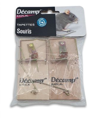 un lot de trois pièges à souris contenant un rat