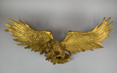 AIGLE en vol Sculpture à suspendre en métal doré. Époque XXe…