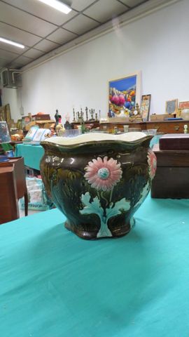 Cache pot en barbotine H : 22 (fêles)