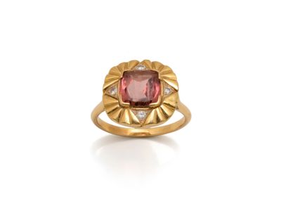 Bague en or 750 millièmes, ornée d'un tourmaline rose taille… - Photo 1