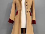 une image d'un manteau sur un mannequin mannequin mannequin mannequin mannequin mannequin mannequin mannequin mann