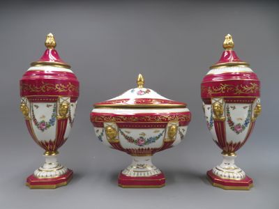 Dans le goût de la Porcelaine de PARIS.