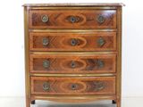 une ancienne commode en bois avec un plateau en marbre