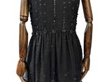le dos d'une robe de mannequin sur un mannequin, un mannequin, un mannequin, un mannequin, un mannequin, un mannequin, un mannequin, un mann