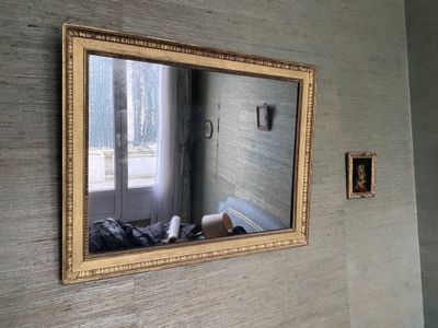 Miroir en bois doré rectangulaire - Photo 1