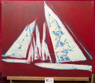 un tableau représentant un voilier, exposé sur un chevalet