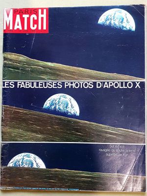 la couverture d'un magazine sur laquelle figure une image de la Terre