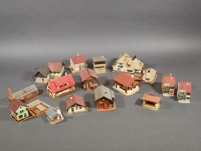 tout un tas de maisons miniatures posées sur une table