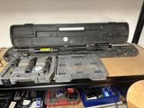 une photo d'une boîte à outils contenant des outils