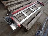 une photo d'une palette utilisée comme plate-forme de travail