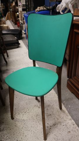 Suite de 6 chaises de cuisine en bois et PVC