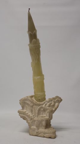 Sculpture en pierre formant porte bougie. Signature au revers et ...