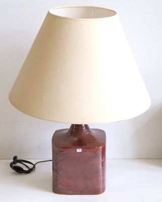 a lamp that is sitting on a table next to a lamp shade