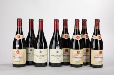 six bouteilles de vin alignées sur une table