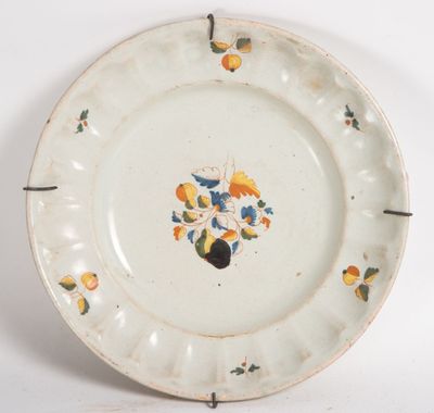 une assiette blanche décorée d'oranges