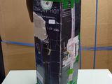 une boîte en carton posée sur une table