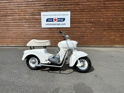 a scooter that is parked in front of a building
