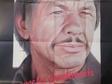 une affiche de cinéma représentant un homme moustachu sur fond noir