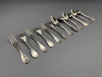 un service de six fourchettes et cuillères en métal argenté