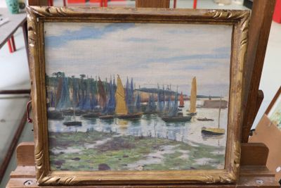 une photo d'un tableau représentant des voiliers sur l'eau