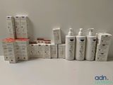de nombreux types de produits de soins de la peau sur la table