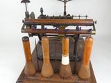 an old fashioned machine that is on display on a table