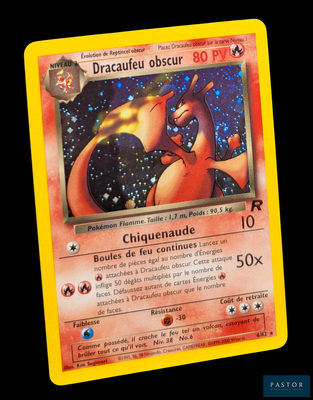 un carton jaune sur lequel figure l'image d'un personnage de Pokémon