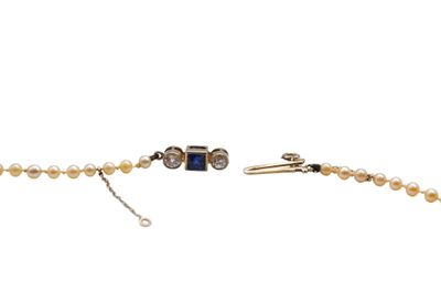 Collier en or 18K (750/1000) orné de perles de culture,  fermoir orné  - Photo 1