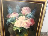 un tableau représentant des fleurs dans un vase posé par terre