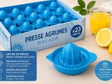 La boîte est remplie de citrons et d'un verre de jus d'orange