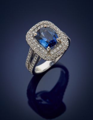 a blue sapphire and diamond ring