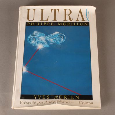 la couverture d'un livre sur laquelle figure l'image d'une moto