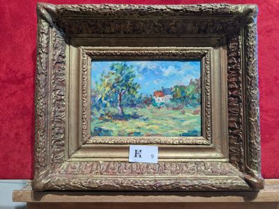 une peinture à l'huile représentant un champ avec des arbres et une maison en arrière-plan