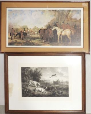 deux photos encadrées représentant des chevaux et des personnes, accrochées au mur