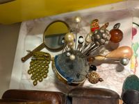 Coffrets à bijoux, épingles à chapeaux, services de verres d… (photo 3)