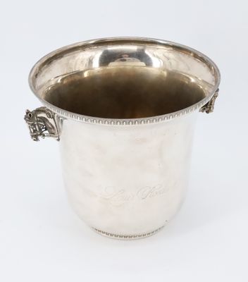 seau à glace plaqué argent avec poignées, sur fond blanc