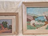 deux tableaux posés sur une table recouverte d'une nappe blanche