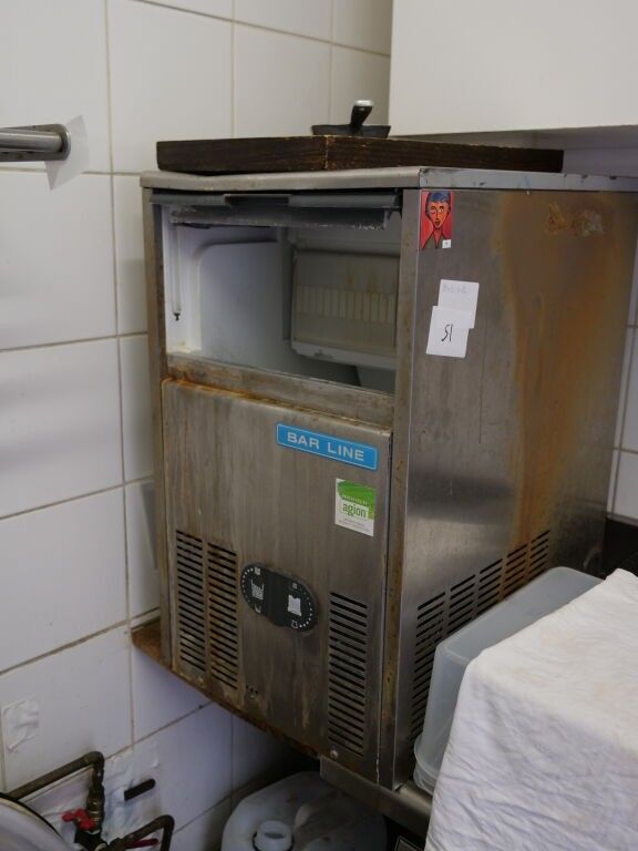 1 Machine A Glacons Bar Line Sans Reference Apparente