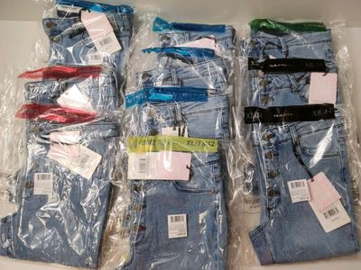 Lot de 10 jeans NAF NAF de diverses tailles - NEUFS - TVA Ré… - Photo 1