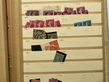 un livre avec beaucoup de timbres