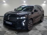 l'avant d'un SUV noir garé sur un sol à damier