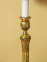 PAIRE DE FLAMBEAUX de style Louis XVI en bronze ciselé et do… (photo 3)