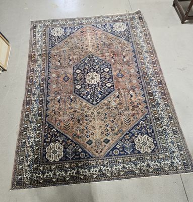 Tapis Persan Bakhtiar dans les tons marine et violine à déco…