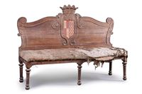 Banquette en bois sculpté et mouluré, le dossier mouvementé … (photo 3)