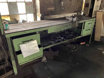 Poste de travail établi avec étau - Photo 1